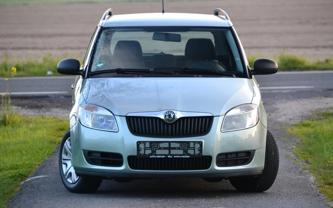 Skoda Fabia cena 13300 przebieg: 114385, rok produkcji 2010 z Chojnów małe 301